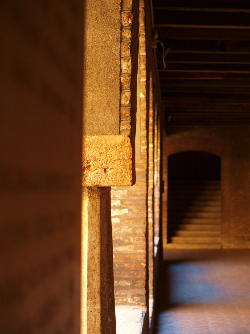 Scorcio particolare del chiostro di una delle sette chiese di Bologna