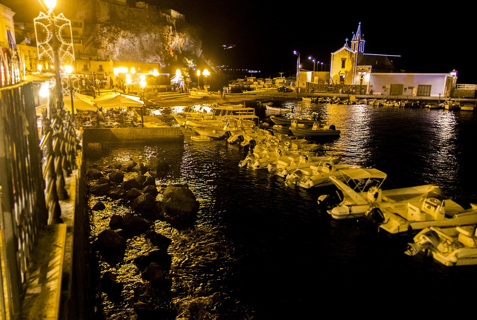 Scorcio porto Marina corta Lipari notturno