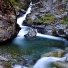 Scorre, scorre rompendo il silenzio nella valle ...