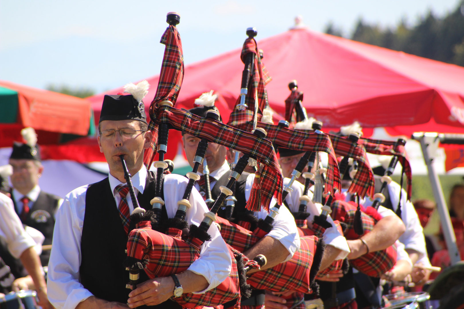 Scottish Pipes and Drums Foto & Bild erwachsene, die parade der