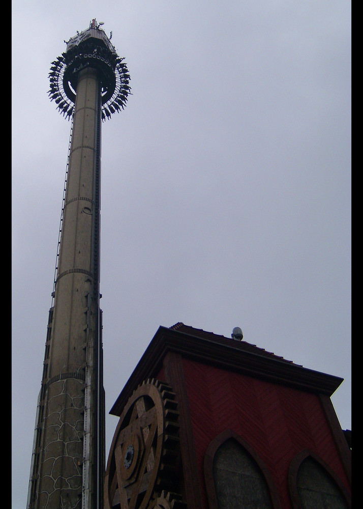 Scream Gyrodrop Tower!