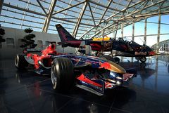 Scuderia Toro Rosso im Hangar 7