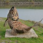 sculpture au bord de lac