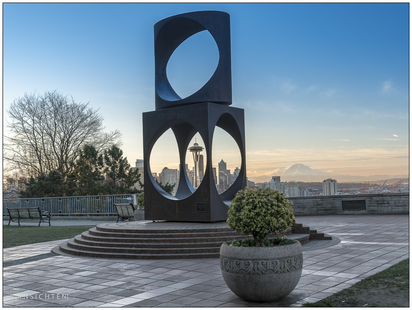 [Sculpture I Spaceneedle I Mt Ranier]