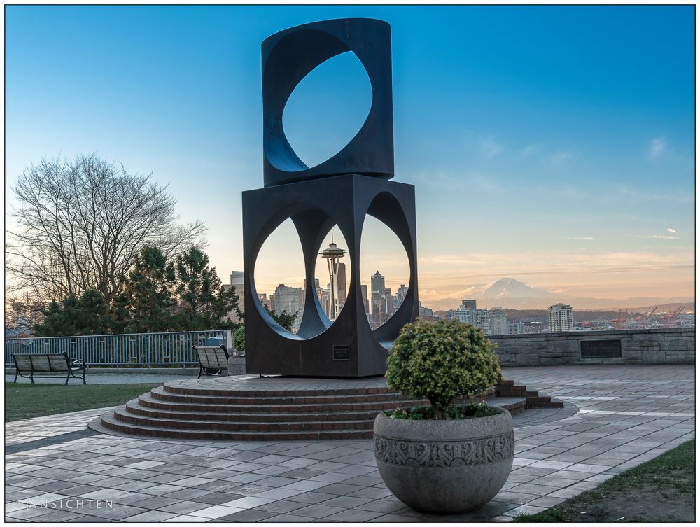 [Sculpture I Spaceneedle I Mt Ranier]