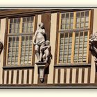 Sculptures sur façades à Rouen