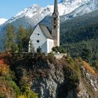 Scuol-Schuls im Engadin über dem Inn  CH