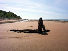 Sdraiato sulla spiaggia