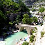 Se rafraichir ..... dans les Gorges de la Méouge en Provence ....