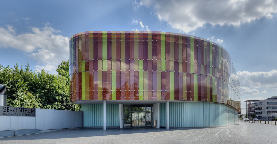 SE-Zentrum Neckarsulm. Spielflächen für Licht und Schatten. I