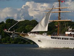 SEA CLOUD II sticht in See:-)) War gestern in Hamburg.