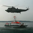 Seaking MK41 mit einem Seenotrettungskreuzer der DGZRS