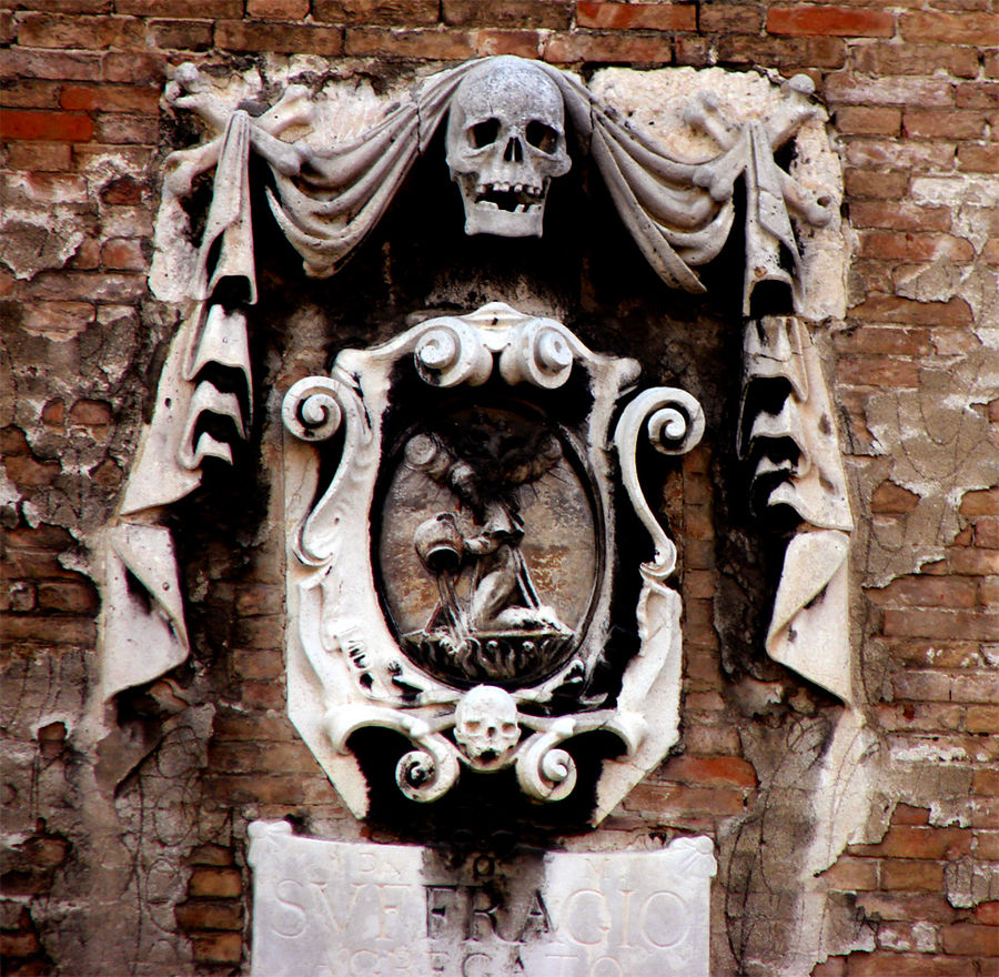 señales curiosas, calaveras en venecia