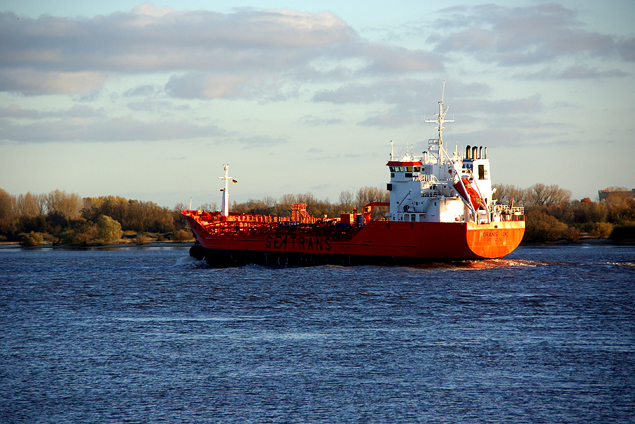 SEATRANS auf dem Weg zum Hafen HH