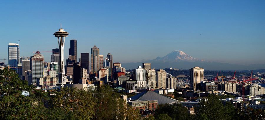 Seattle skyline mit Mount Rainier im Hintergrund