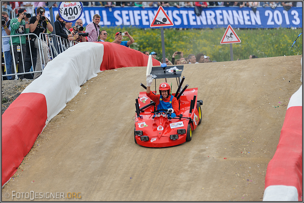 « Sebastian Vettel beim Red Bull Seiefenkistenrennen 2013 »