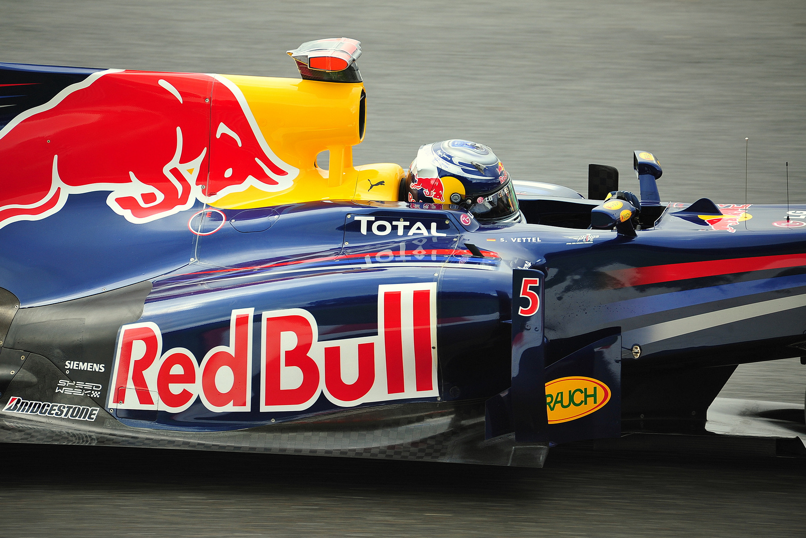 Sebastian Vettel Red Bull Racing RB6 Spa-Francorchamps 1.Training