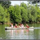 Sechs Mann in einem Boot