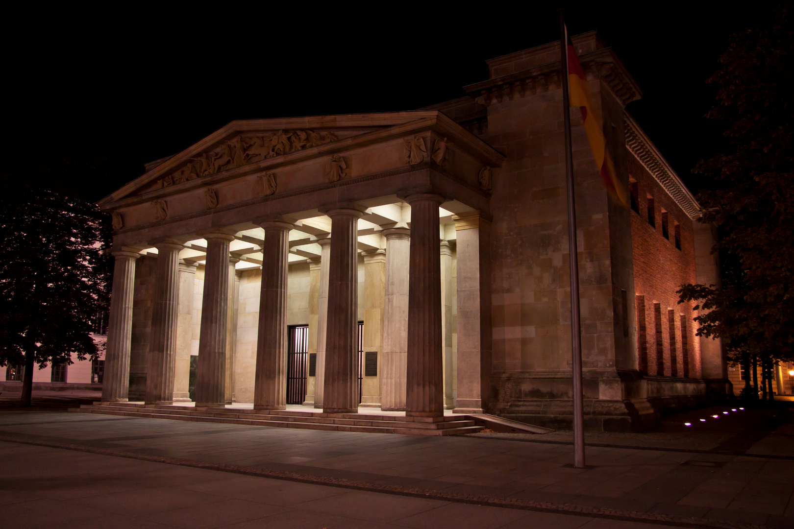 Sechs-Säulen-Monument
