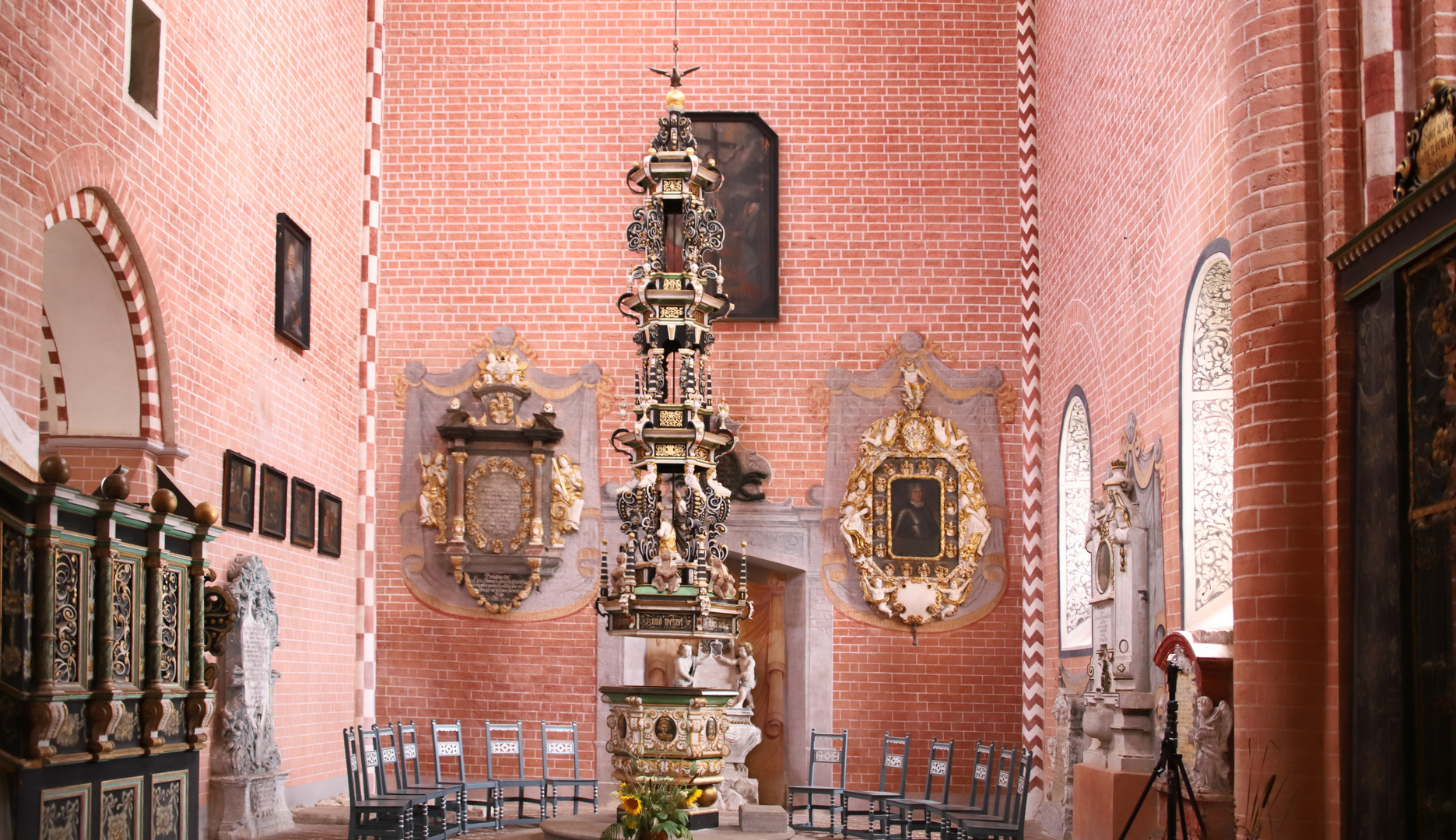 Sechseckiger Taufstein  in der Klosterkirche Doberlug
