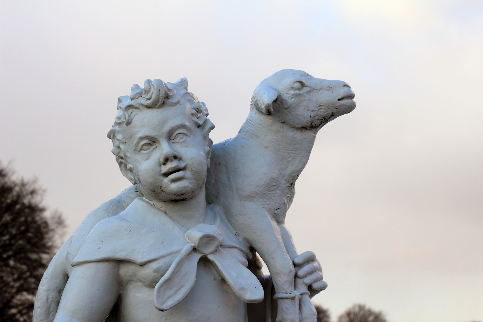 Sechste Skulptur im Garten hinter dem Schloss Charlottenburg