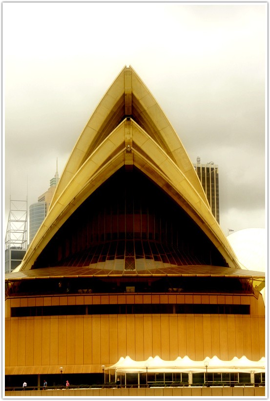 .:: section of the opera house ::.