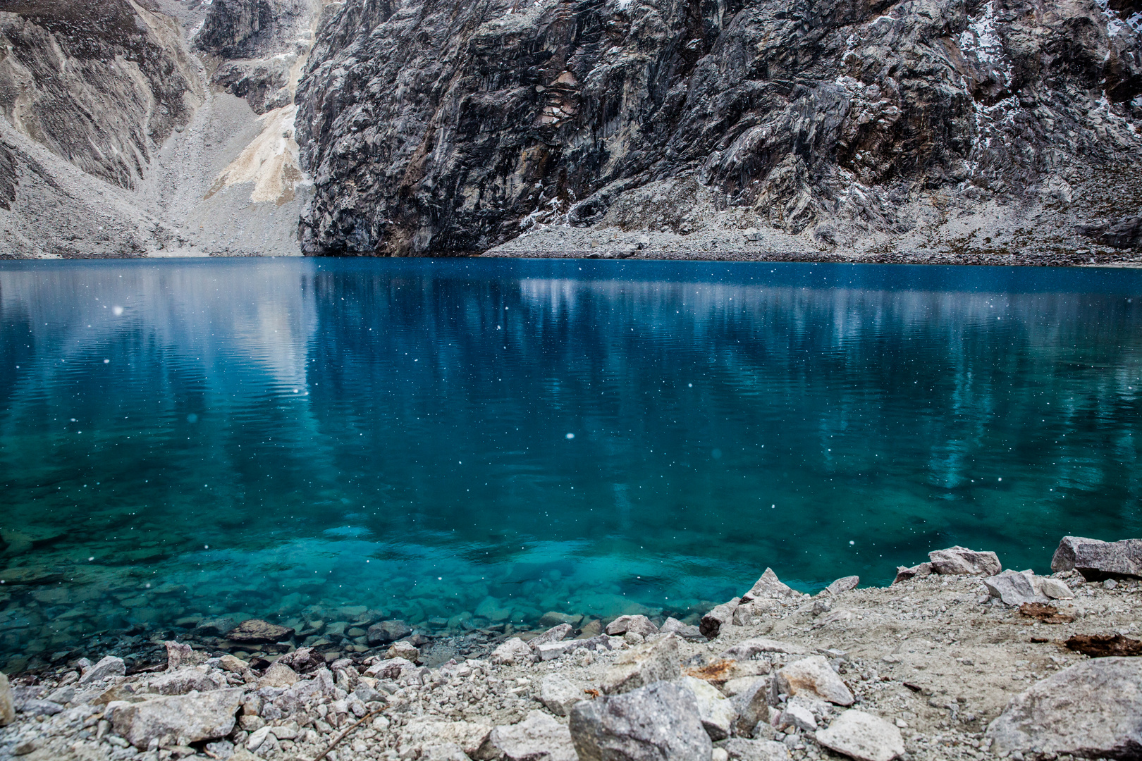 See auf 4,800m Höhe in der Cordillera Blanca, Peru