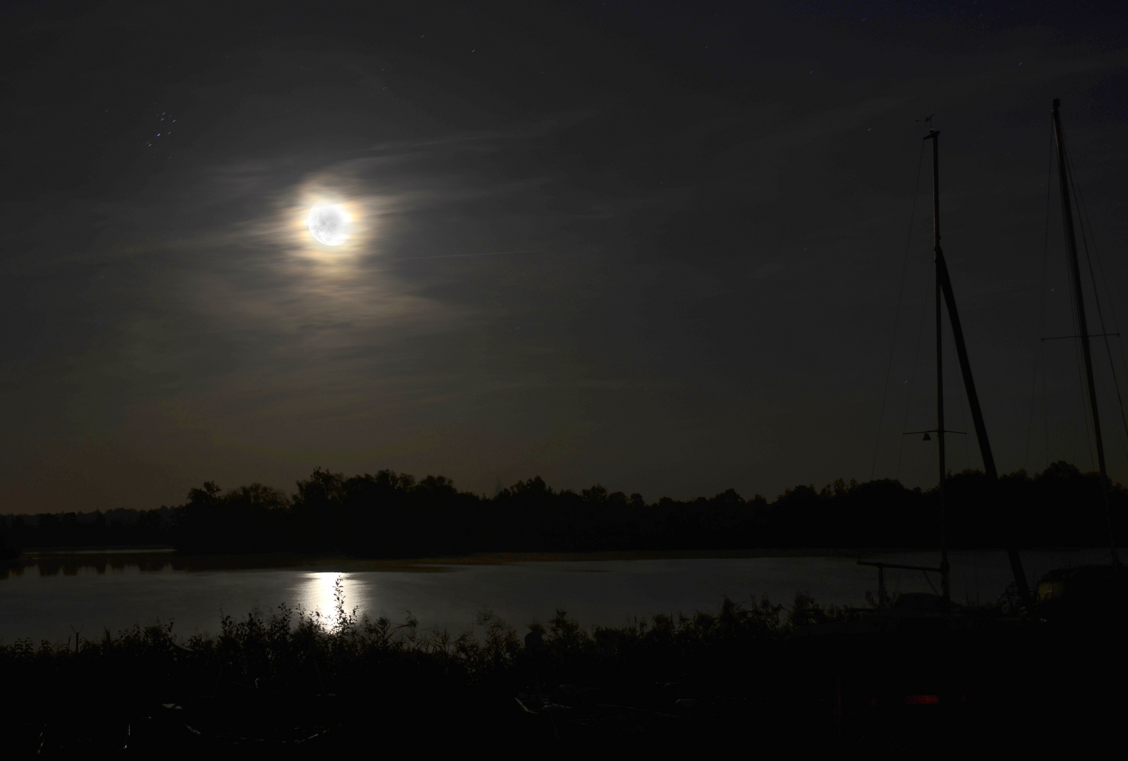 See im Mondschein... Foto & Bild mondaufnahmen, himmel & universum