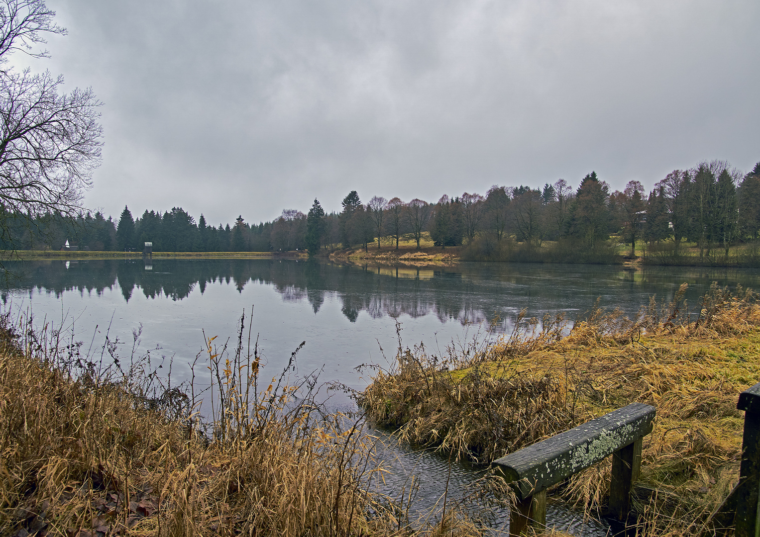 See im Nebel und Regen