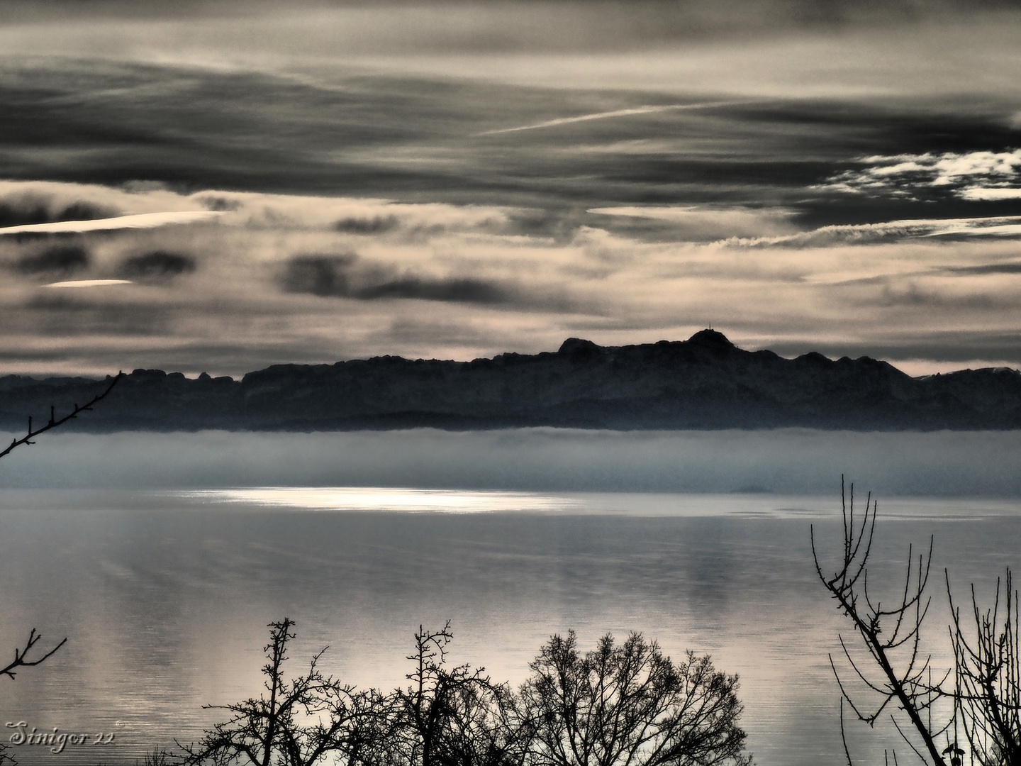 See, Nebel, Berge, Himmel