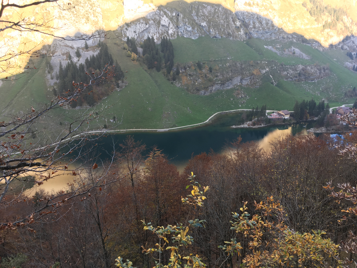 Seealpsee im Oktober 2019, Kanton Appenzell Innerhoden im Alpstein gelegen