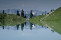 Seealpsee mit Blick in die Berge