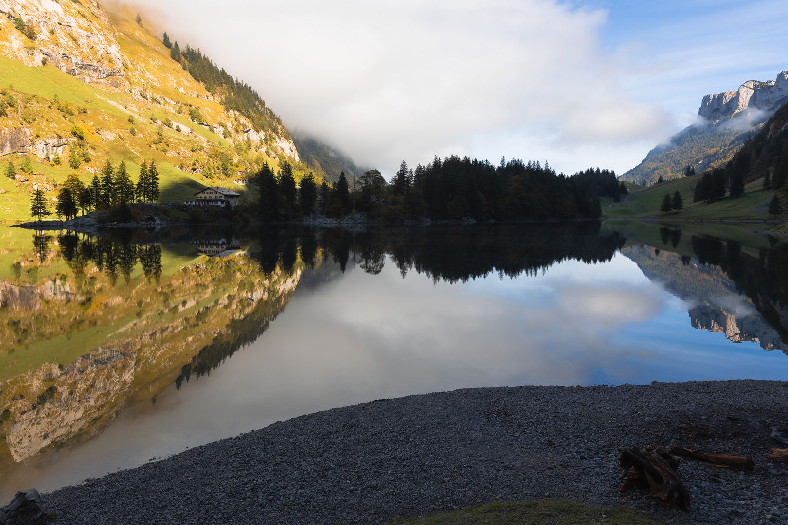 Seealpsee mit Spiegelungen