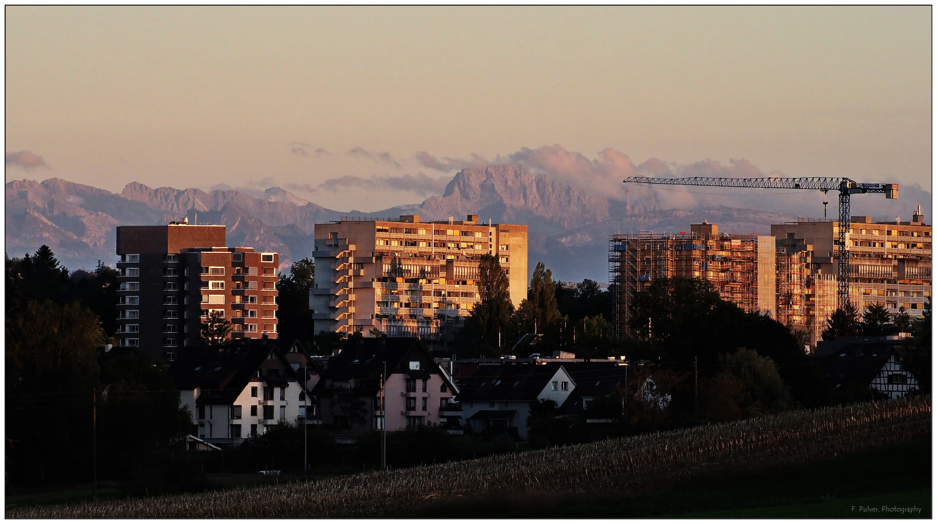 Seebach, Vorort von Zürich und Glarner-Alpen