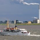 Seebäderschiff ATLANTIS auf der Weser vor Blexen
