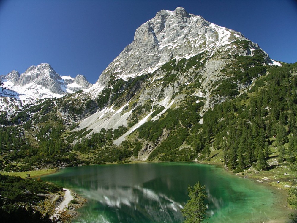 Seebensee mit Ehrwalder Sonnenspitze