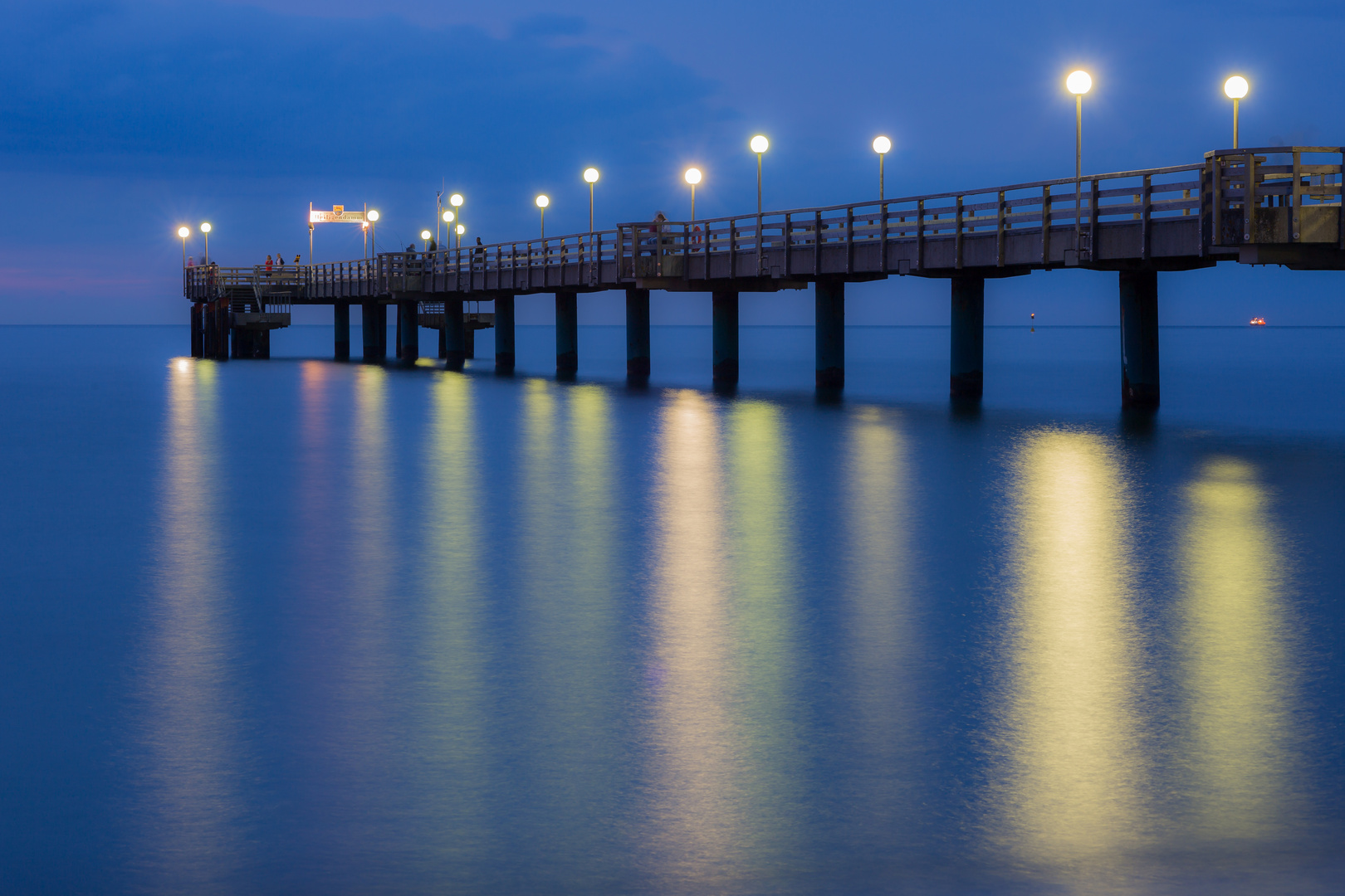 Seebrücke bei Abenddämmerung