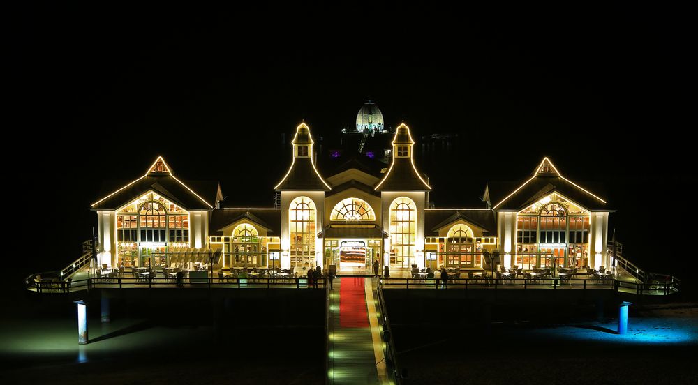 Seebrücke bei Nacht