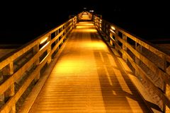 Seebrücke bei Nacht