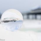 Seebrücke Heringsdorf im Eis durch die Glaskugel 28.01.2014