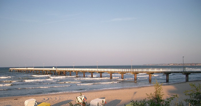 Seebrücke im Licht der Abendsonne ----- Timmendorfer Strand (Ostsee)