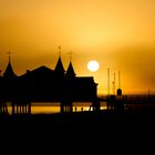 Seebrücke im Sonnenaufgang