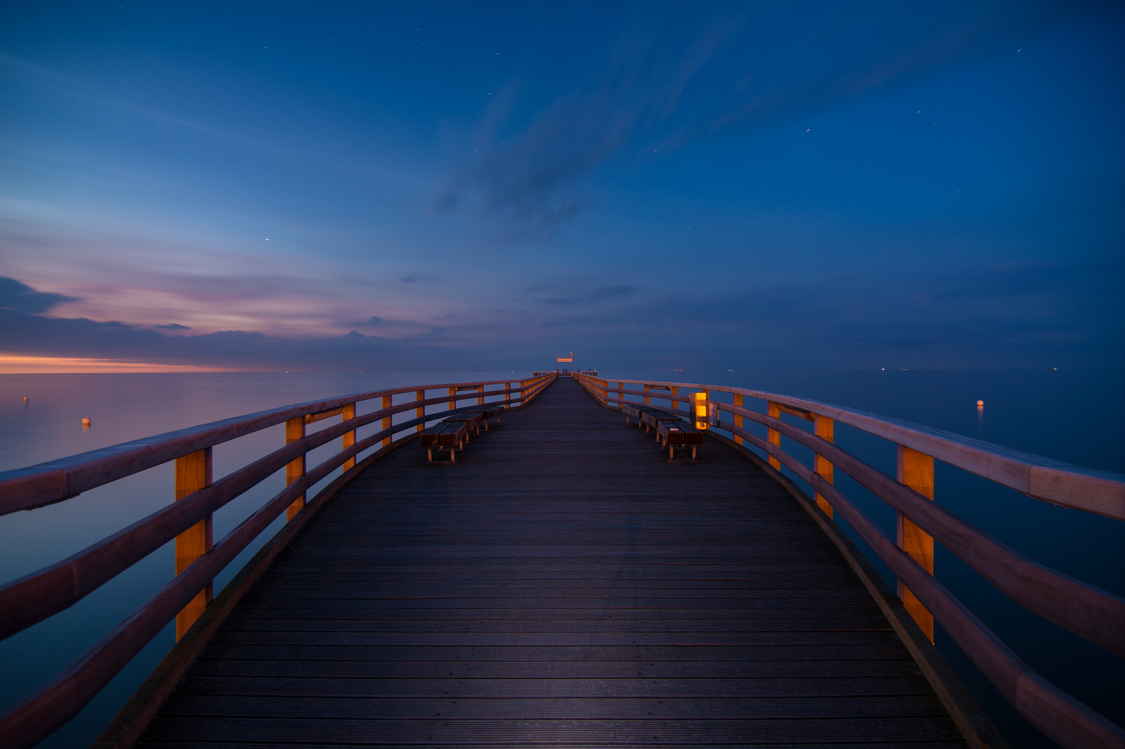 Seebrücke im Sonnenuntergang 