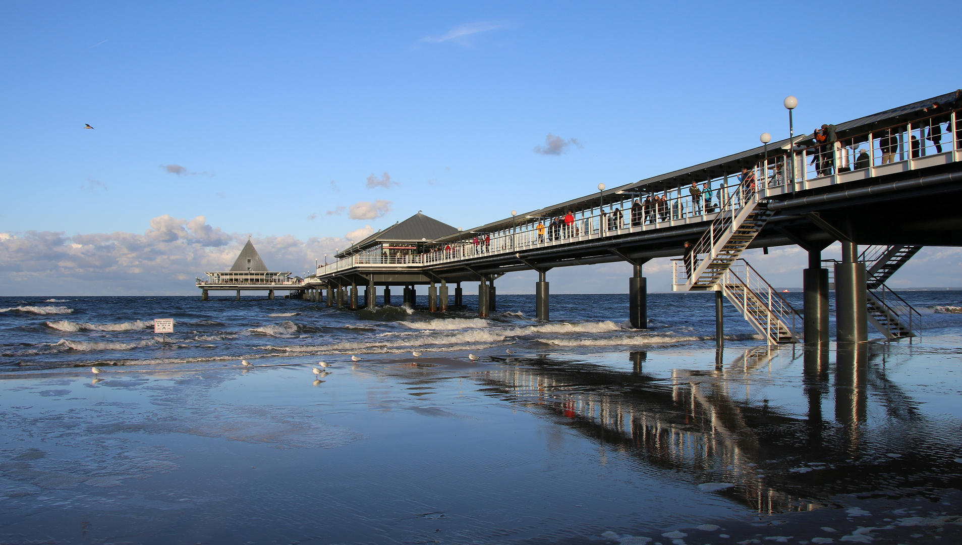 Seebrücke im Spiegel