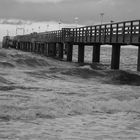 Seebrücke im Sturm