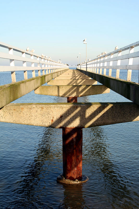 Seebrücke im Winter in Niendorf/ Ostsee