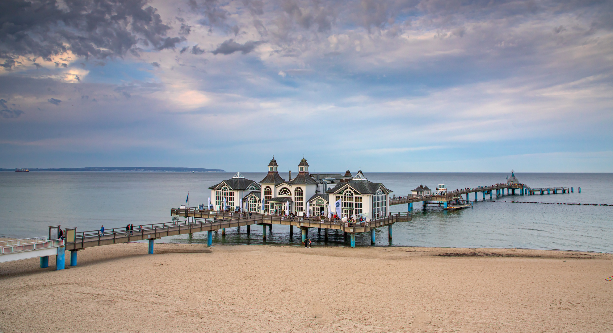 Seebrücke in Sellin mit Blick Richtung Sassnitz 