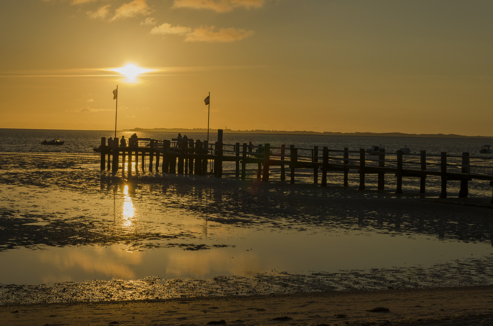 "Seebrücke" in Utersum auf Föhr im Sonnenuntergang