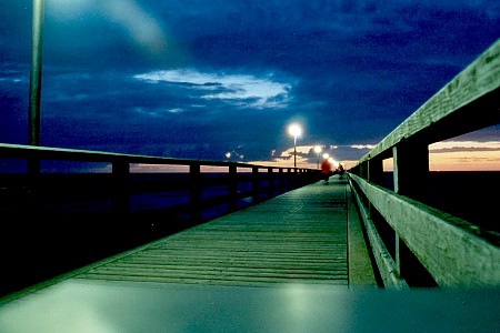 Seebrücke in Wustrow (Fischland) in einer warmen August-Nacht 2004