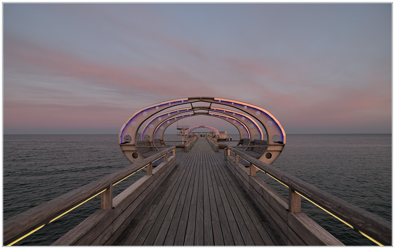 Seebrücke Kellenhusen zur Blauen Stunde